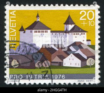 SCHWEIZ - UM 1976: Briefmarke gedruckt von der Schweiz, zeigt Schloss Kyburg, um 1976. Stockfoto