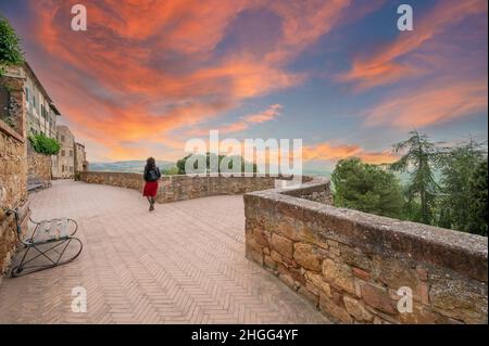 Pienza (Italien) - die wunderbare mittelalterliche Stadt der Toskana im Frühling, mit sehr berühmten Aussichten und Landschaften im Val d'Orcia UNESCO-Stätte Stockfoto