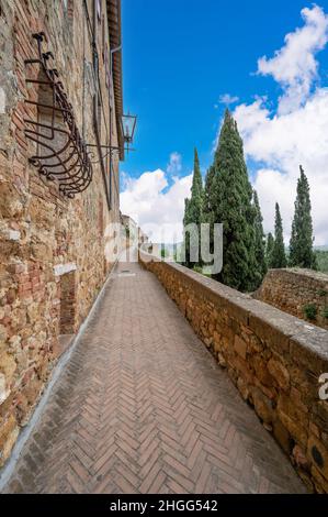 Pienza (Italien) - die wunderbare mittelalterliche Stadt der Toskana im Frühling, mit sehr berühmten Aussichten und Landschaften im Val d'Orcia UNESCO-Stätte Stockfoto