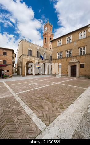 Pienza (Italien) - die wunderbare mittelalterliche Stadt der Toskana im Frühling, mit sehr berühmten Aussichten und Landschaften im Val d'Orcia UNESCO-Stätte Stockfoto