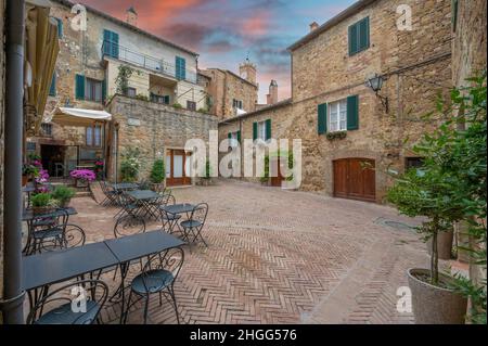 Pienza (Italien) - die wunderbare mittelalterliche Stadt der Toskana im Frühling, mit sehr berühmten Aussichten und Landschaften im Val d'Orcia UNESCO-Stätte Stockfoto