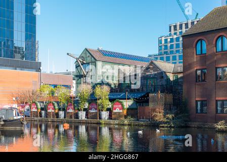 Regency Wharf im Gas Street Basin im Zentrum des Kanalnetzes von Birmingham Stockfoto