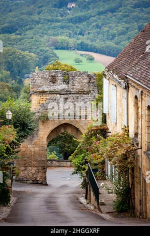 Fortified Stone Torbogen Domme Dordogne Frankreich Stockfoto