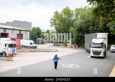 HGV1 Fahrer und Ausbilder während einer Trainingseinheit, Großbritannien. Stockfoto