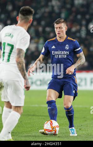 Elche, Alicante, Spanien. 20th Januar 2022. Toni Kroos von Real Madrid während des spanischen Pokals, Copa del Rey, Runde des Fußballspiels 16 zwischen Elche CF und Real Madrid am 20. Januar 2022 im Martinez Valero Stadion in Elche, Alicante, Spanien - Foto: IRH/DPPI/LiveMedia Kredit: Unabhängige Fotoagentur/Alamy Live News Stockfoto