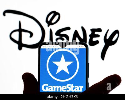 21. Januar 2022, Ukraine: In dieser Fotobilder ist das GameStar-Logo auf einem Smartphone-Bildschirm mit einem Disney-Logo im Hintergrund zu sehen. (Bild: © Igor Golovniov/SOPA Images via ZUMA Press Wire) Stockfoto