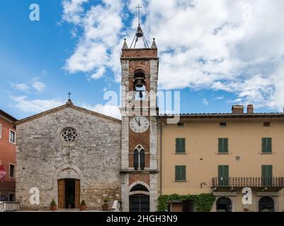 CASTIGLIONE DEL LAGO, PERUGIA VON UMBRIEN, ITALIEN - MAI 20 : Kirche von San Francesco Ecke Piazza della Liberta in Castiglione del Lago, Perugia von Stockfoto