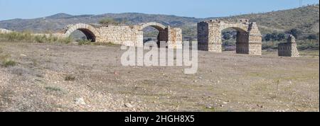 Alconetar Bridge remanis, Garrovillen de Alconetar, Caceres, Spanien. Segmentale Bogenbrücke, entworfen von Apollodorus von Damaskus Stockfoto