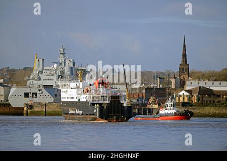 Caledonian MacBraynes Motorschiff CLANSMAN, der auf dem River Mersey, Liverpool, für ihre Winterrefit in Cammell Laird, Birkenhead, Merseyside ankommt Stockfoto