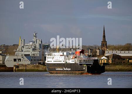 Caledonian MacBraynes Motorschiff CLANSMAN, der auf dem River Mersey, Liverpool, für ihre Winterrefit in Cammell Laird, Birkenhead, Merseyside ankommt Stockfoto