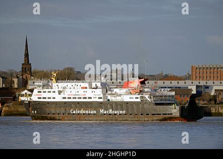 Caledonian MacBraynes Motorschiff CLANSMAN, der auf dem River Mersey, Liverpool, für ihre Winterrefit in Cammell Laird, Birkenhead, Merseyside ankommt Stockfoto