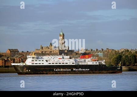 Caledonian MacBraynes Motorschiff CLANSMAN, der auf dem River Mersey, Liverpool, für ihre Winterrefit in Cammell Laird, Birkenhead, Merseyside ankommt Stockfoto