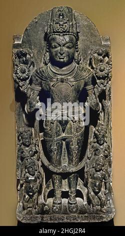 Surya - der hinduistische sonnengott 9th - 10th Jahrhundert A.D., Rajasthan Nordwestindien indischer, grauer grüner Stein. Stockfoto