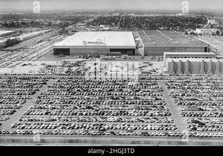 Douglas Aircraft Company, High Angle View, Long Beach, Kalifornien, USA, Thomas J. O'Halloran, U.S. News & World Report Magazine Photograph Collection, July 1965 Stockfoto