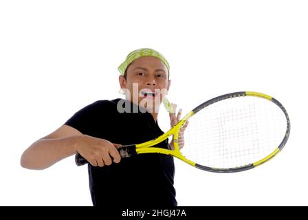 India Asia; Dec. 26 2009 - hübscher junger Tennisspieler über isoliertem weißen Wandkonzept von Sport, Aktivität, Bewegung, Wohlbefinden. Copyspace, Anzeige. Stockfoto