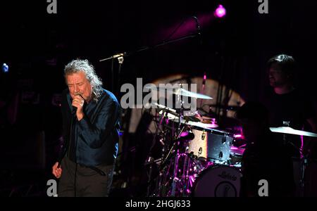 Robert Plant und der sensationelle Space Shifters Gig in der Civic Hall, Wolverhampton Stockfoto