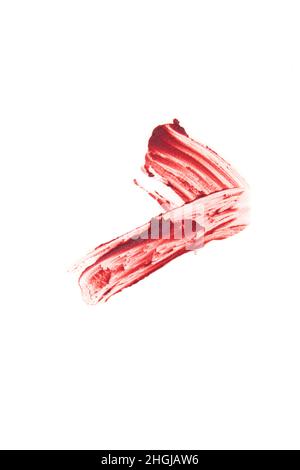 In Form einer Zecke, ein Abstrich von Lippenstift-Textur für Lippen. Die rote Farbe wird auf einem isolierten weißen Hintergrund hervorgehoben. Ein Element für kosmetisches Design. Hochwertige Fotos Stockfoto