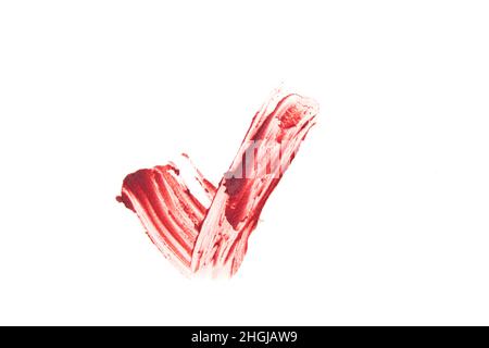 In Form einer Zecke, ein Abstrich von Lippenstift-Textur für Lippen. Die rote Farbe wird auf einem isolierten weißen Hintergrund hervorgehoben. Ein Element für kosmetisches Design. Hochwertige Fotos Stockfoto