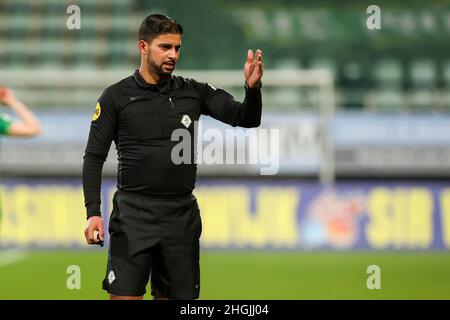 Den Haag, Niederlande. 21st Januar 2022. DEN HAAG, NIEDERLANDE - 21. JANUAR: Schiedsrichter Aafoualiah Jaafar während des Pure Energie Eredivisie Vrouwen-Spiels zwischen ADO Den Haag und PEC Zwolle am 21. Januar 2022 im Cars Jeans Stadion in Den Haag, Niederlande (Foto: Hans van der Valk/Orange Picics) Credit: Orange Pics BV/Alamy Live News Stockfoto