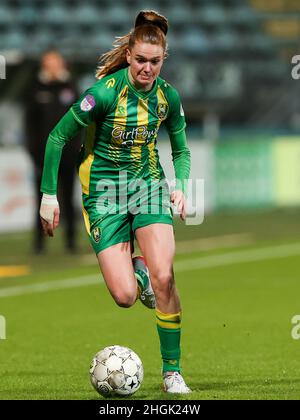 Den Haag, Niederlande. 21st Januar 2022. DEN HAAG, NIEDERLANDE - 21. JANUAR: Liz Rijsbergen von ADO Den Haag während des Pure Energie Eredivisie Vrouwen-Matches zwischen ADO Den Haag und PEC Zwolle am 21. Januar 2022 im Cars Jeans Stadion in Den Haag, Niederlande (Foto: Hans van der Valk/Orange Picles) Quelle: Orange Pics BV/Alamy Live News Stockfoto