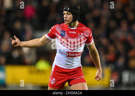 Jonny Lomax (6) von St. Helens gibt seinem Team Anweisungen Stockfoto