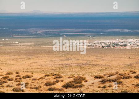 Das Township der White Sands Missile Range, ein Testgelände der US-Armee, in New Mexico, USA, von der Autobahn aus gesehen Stockfoto