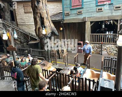 Orlando, FL USA - 5. Juli 2021: Die Ladefläche für die Wasserfahrt Splash Mountain im Walt Disney World Magic Kingdom in Orlando, Florida. Stockfoto