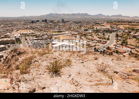 Der Blick vom Murchison Rogers Park auf die Stadt El Paso, Texas, USA, und über die Grenze nach Ciudad Juárez, Mexiko Stockfoto