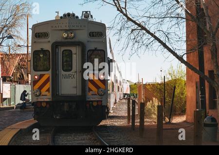 Die letzte Beförderung des New Mexico Rail Runner Express zwischen Santa Fe und Albuquerque Stockfoto