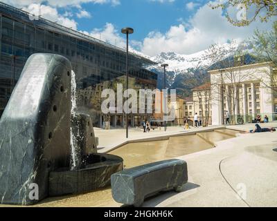 Innsbruck, Österreich - April 17th 2018: Berühmter Gewerkschaftsbrunnen im historischen Stadtzentrum. Stockfoto