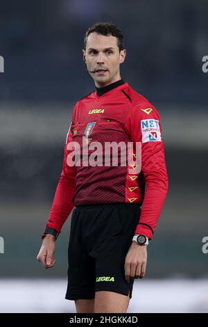 Verona, Italien. 21st Januar 2022. Der Schiedsrichter Matteo Gariglio beim Spiel Hellas Verona FC gegen Bologna FC, italienische Fußballserie A in Verona, Italien, Januar 21 2022 Quelle: Independent Photo Agency/Alamy Live News Stockfoto