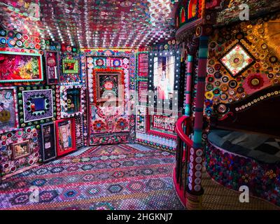 Lebendige Farben und Muster im Inneren von Meow Wolf, einem immersiven Kunsterlebnis in Santa Fe, New Mexico, USA Stockfoto