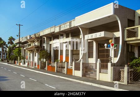 Gräber auf dem chinesischen Friedhof von Manila in Manila, Philippinen. Der Standort befindet sich im Stadtteil Santa Cruz der Metropole Manila. Es ist nach dem La Loma Friedhof das zweitälteste Begräbnisgelände in Manila. Stockfoto