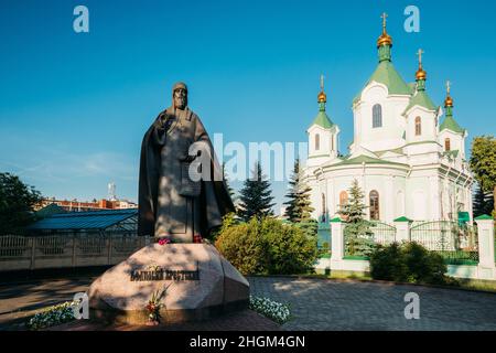 Brest, Weißrussland. Denkmal in der Nähe der Styliten-Kathedrale von Simeon dem Heiligen Hieromartyr Athanasius von Brest-Litowsk Stockfoto