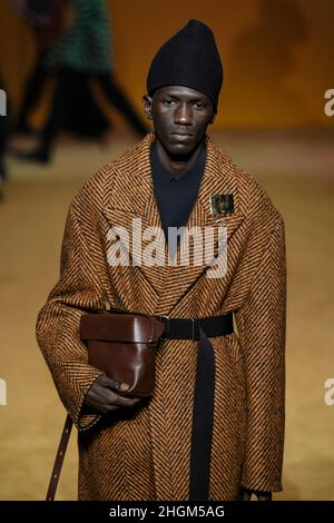 Paris, Frankreich. 21st Januar 2022. JIL SANDER Herbst/Winter 2022-23 Runway während der Paris Fashion Week Menswear Januar 2022 - Paris, Frankreich 21/01/2022 Credit: dpa/Alamy Live News Stockfoto