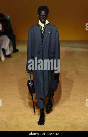 Paris, Frankreich. 21st Januar 2022. JIL SANDER Herbst/Winter 2022-23 Runway während der Paris Fashion Week Menswear Januar 2022 - Paris, Frankreich 21/01/2022 Credit: dpa/Alamy Live News Stockfoto