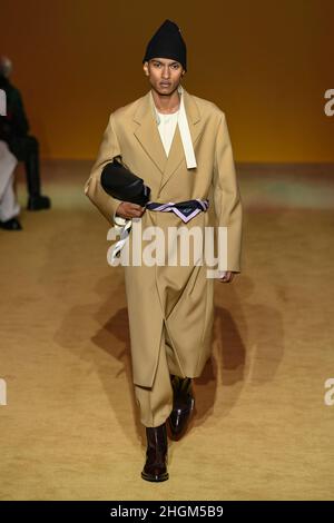 Paris, Frankreich. 21st Januar 2022. JIL SANDER Herbst/Winter 2022-23 Runway während der Paris Fashion Week Menswear Januar 2022 - Paris, Frankreich 21/01/2022 Credit: dpa/Alamy Live News Stockfoto