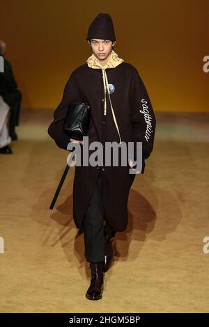 Paris, Frankreich. 21st Januar 2022. JIL SANDER Herbst/Winter 2022-23 Runway während der Paris Fashion Week Menswear Januar 2022 - Paris, Frankreich 21/01/2022 Credit: dpa/Alamy Live News Stockfoto