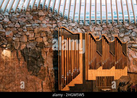 Helsinki, Finnland. Nahansicht Der Pfeifenorgel In Der Lutherischen Tempeliaukio-Kirche, Auch Bekannt Als Kirche Des Felsens Und Des Felsens Stockfoto