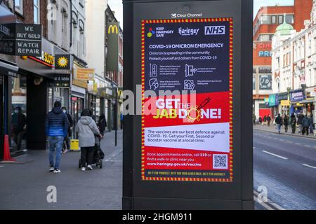 London, Großbritannien. 19th Januar 2022. Digitale Werbung „Get Jab done“ in London. Kredit: SOPA Images Limited/Alamy Live Nachrichten Stockfoto