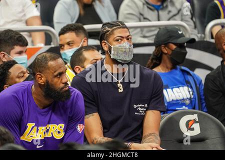 Orlando, Florida, USA, 21. Januar 2022, Die Spieler Lebron James und Anthony Davis von Los Angeles Lakers im Amway Center. (Foto: Marty Jean-Louis) Quelle: Marty Jean-Louis/Alamy Live News Stockfoto