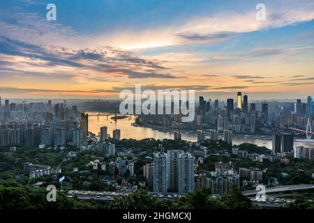 Panorama-Skyline und moderne Geschäftsgebäude in Chongqing Stockfoto