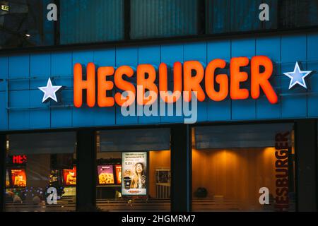 Logo Marke von Hesburger an der Wand des Fast Food Restaurants Stockfoto