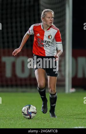 Rotterdam, Niederlande. 21st Januar 2022. ROTTERDAM, NIEDERLANDE - 21. JANUAR: Robine de Ridder von Feyenoord während des Womans Pure Energie Eredivisie-Matches zwischen Feyenoord und VV Alkmaar im Sportpark Varkenoord am 21. Januar 2022 in Rotterdam, Niederlande (Foto von Herman Dingler/Orange Picics) Credit: Orange Pics BV/Alamy Live News Stockfoto