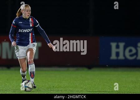 Rotterdam, Niederlande. 21st Januar 2022. ROTTERDAM, NIEDERLANDE - 21. JANUAR: Nicole Stoop von VV Alkmaar während des Womans Pure Energie Eredivisie-Matches zwischen Feyenoord und Vv Alkmaar im Sportpark Varkenoord am 21. Januar 2022 in Rotterdam, Niederlande (Foto von Herman Dingler/Orange Picics) Credit: Orange Pics BV/Alamy Live News Stockfoto