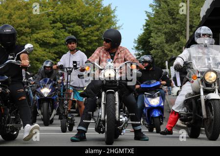 Christchurch, Neuseeland. 22nd Januar 2022. Motorradfahrer nahmen in großer Zahl an den Antivax-Protesten in Merivale Teil. Im wohlhabenden Vorort Merivale gehen Demonstranten auf die Straße, um gegen die obligatorische Impfung von Covid19 zu protestieren. (Foto von Adam Bradley/SOPA Images/Sipa USA) Quelle: SIPA USA/Alamy Live News Stockfoto