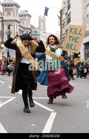 London, Großbritannien. 15. Januar 2022. Protest gegen das Gesetz der Regierung über Polizei, Kriminalität, Verurteilung und Gerichte (PKSC) und das Gesetz über Staatsanmität und Grenzen (NBB) Stockfoto