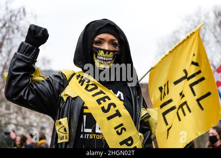 London, Großbritannien. 15. Januar 2022. Protest gegen das Gesetz der Regierung über Polizei, Kriminalität, Verurteilung und Gerichte (PKSC) und das Gesetz über Staatsanmität und Grenzen (NBB) Stockfoto