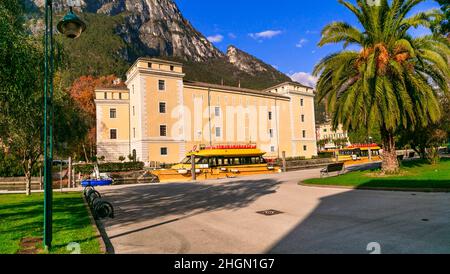 Mittelalterliche Burg von Norditalien. Lago di Grada, Riva del Garda, Burg Rocca di Riva. Stockfoto