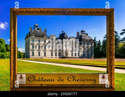 Mittelalterliche Burg von Frankreich im Loire-Tal - elegantes Chateau de Cheverny, beliebte Touristenattraktion Stockfoto